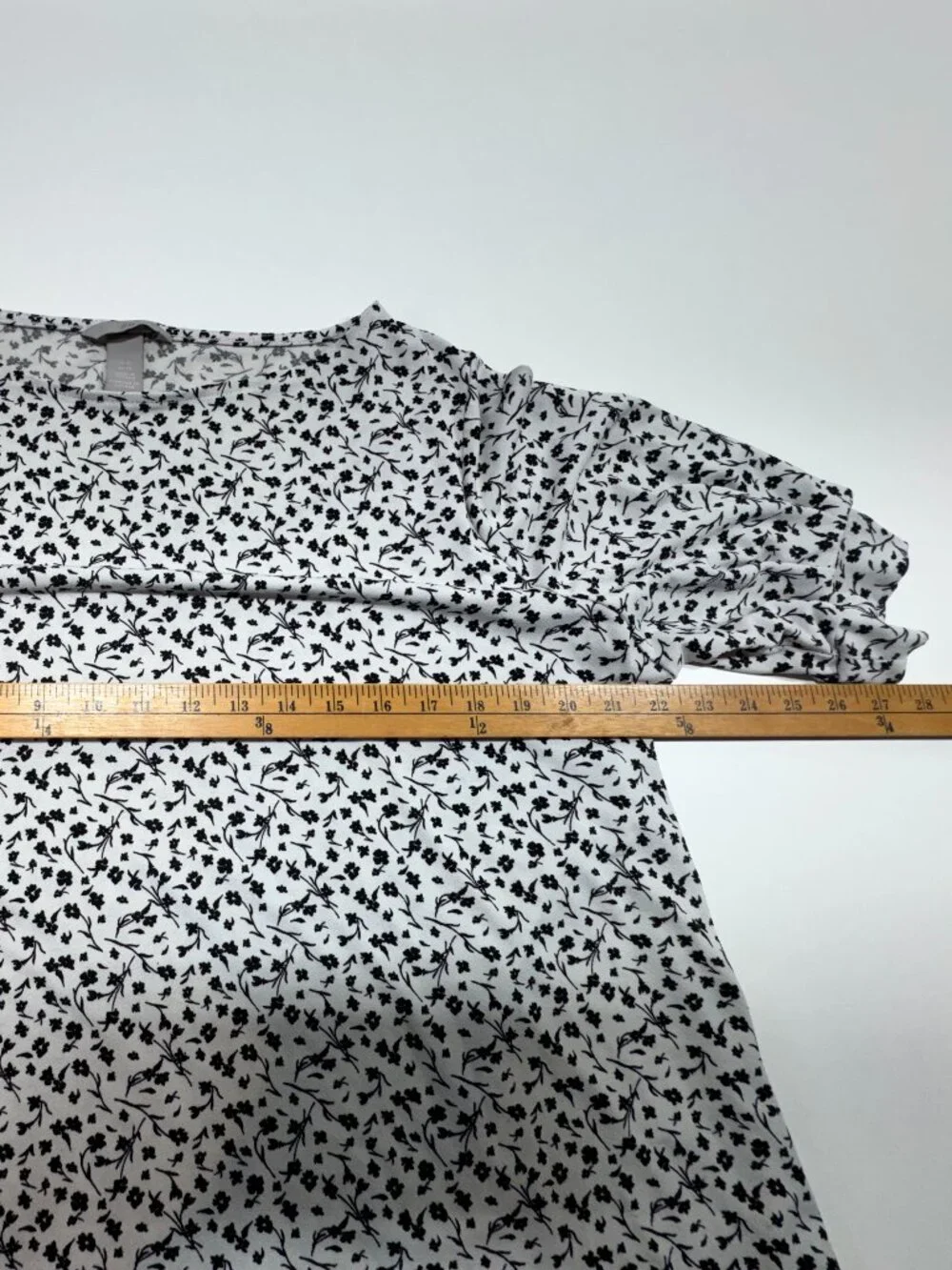 H&M White & Black Ditsy Floral Puff Sleeve Blouse Top – XL - Picture 5 of 12